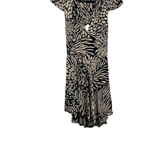 Elegant Black and Cream Women's Dress Reformation - Picture 5 of 10